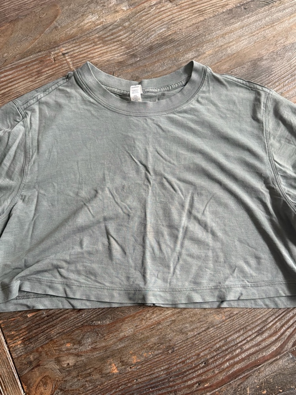 lululemon athletica Cropped Tee in Sage